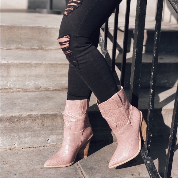 Last 1✨🆕Lana Blush Pink Snake Skin Cowboy Boots - Picture 5 of 8